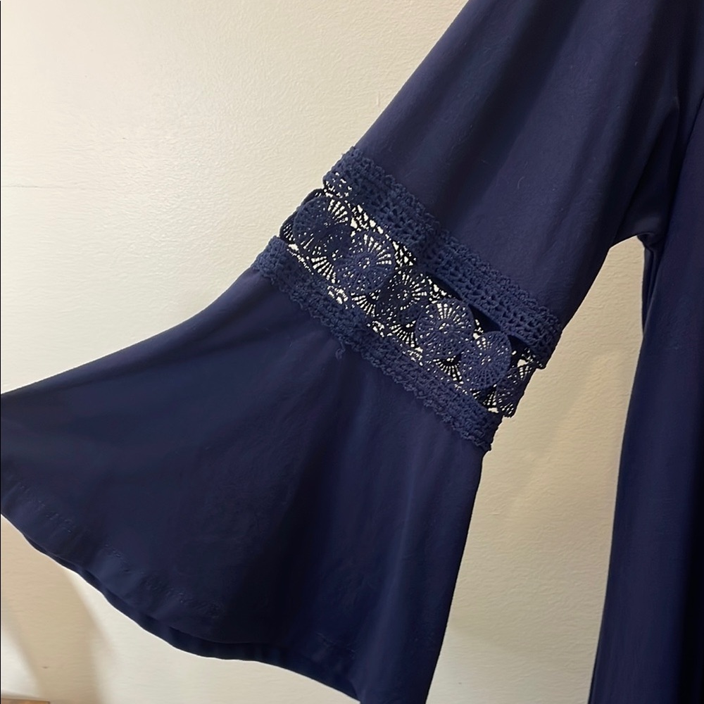 Jamie & Layla Blue Bell Sleeve with Lace Detail Crew Neck Dress - Picture 5 of 6